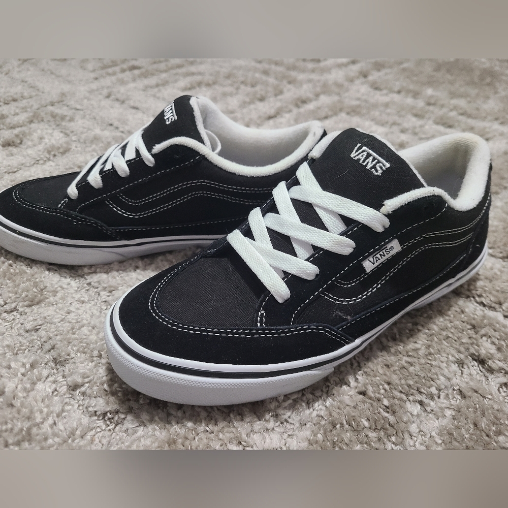 Vans Kids Bearcat Black/White Sneakers Sz 5.5